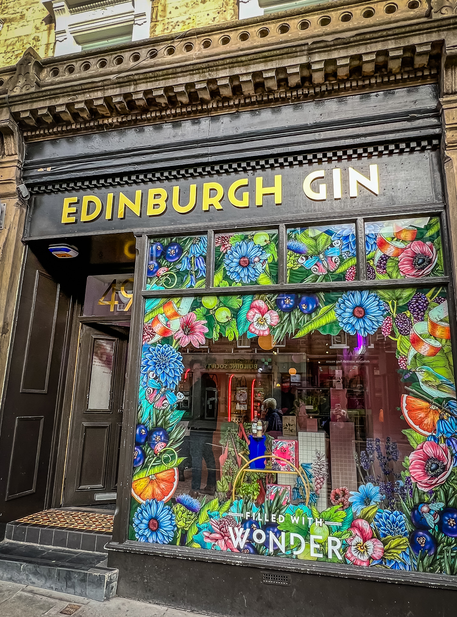 🏴 A Wee Day in Edinburgh: Gin, Watches, and My First Bite of Haggis