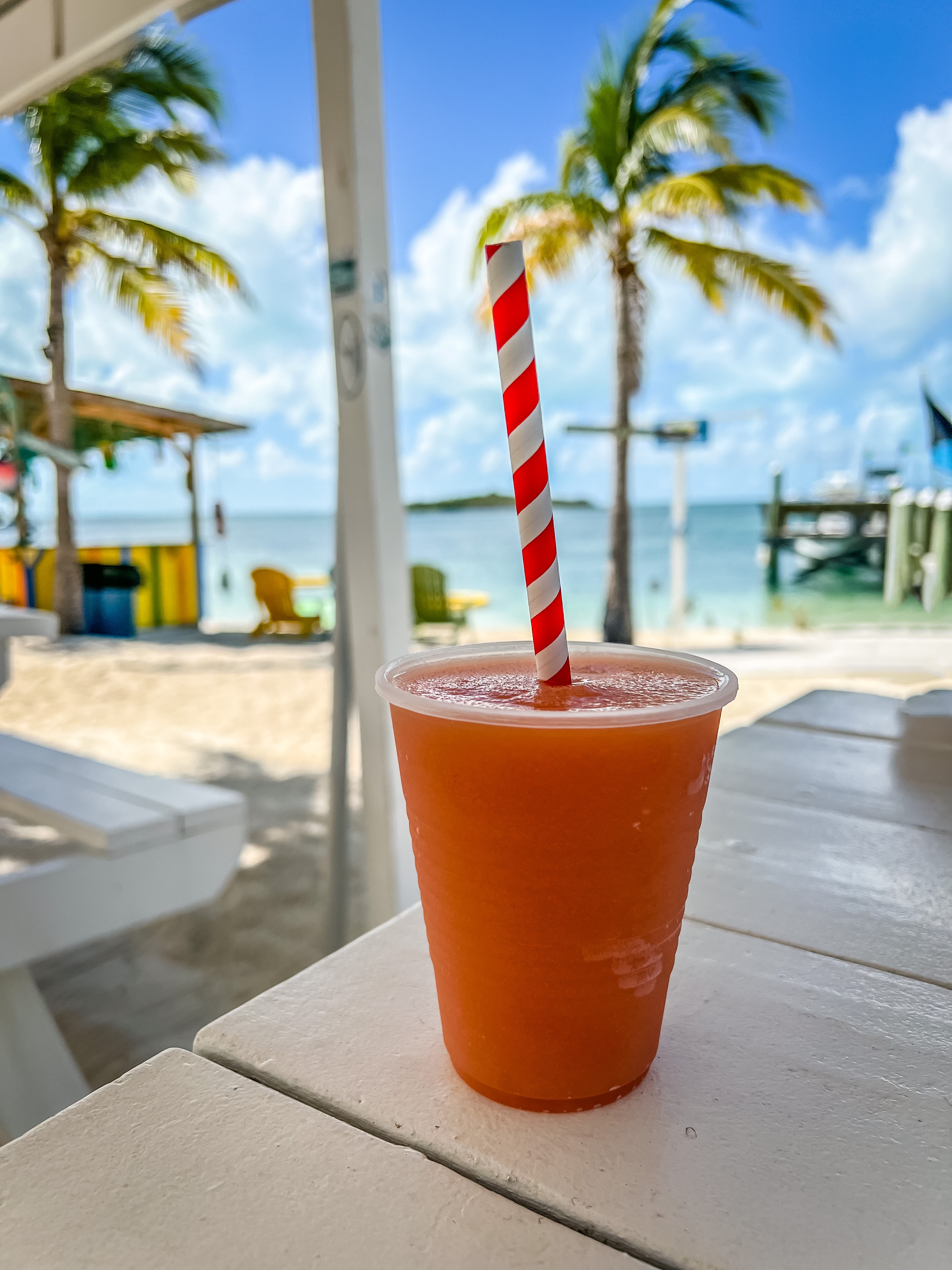 🍷 🇧🇸 What to Drink in the Bahamas: A Sip-by-Sip Guide to Bahamian Drinks Culture