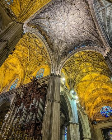 🇪🇸 A Day in Seville: Cathedrals, Culture, and Adventures