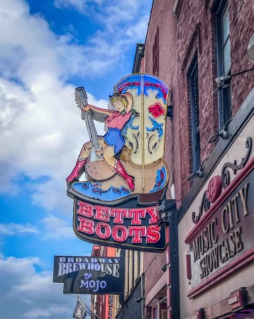🇺🇸 Some Good Trouble: A Quick Trip to Nashville