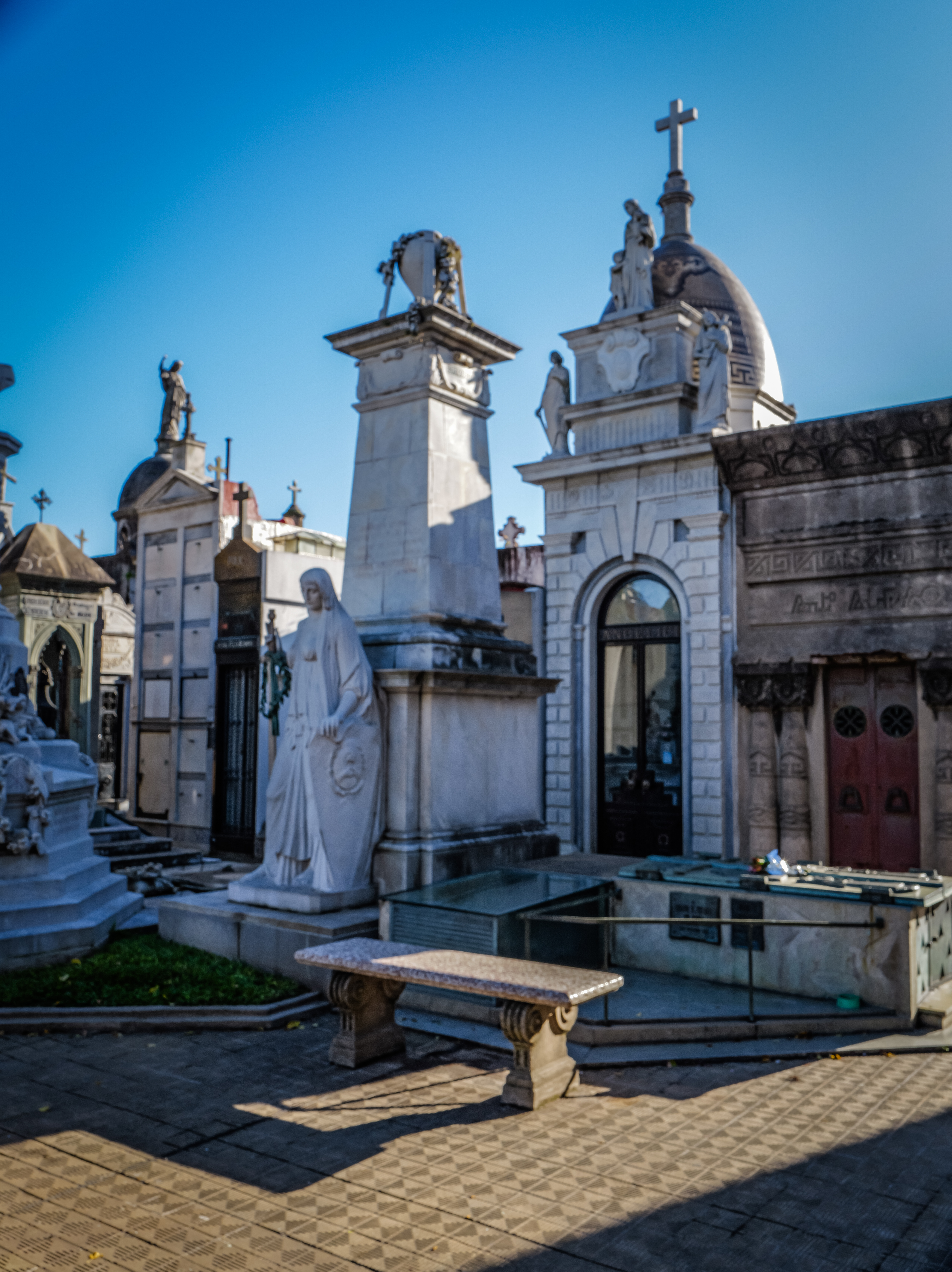 🇦🇷 Buenos Aires: A Cemetery, Shopping and ¿Dónde Está la Biblioteca?